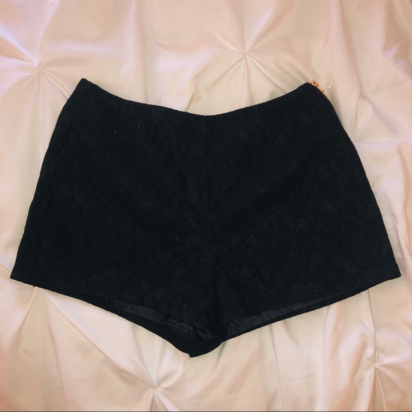 high-waisted forever 21 black lacy shorts size m - Picture 3 of 4
